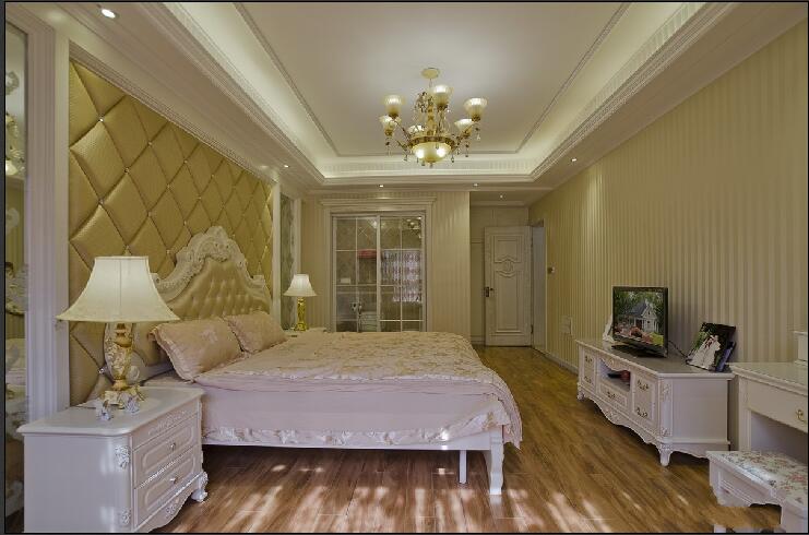沧州御景园欧式大卧室实木地板软包床头水晶灯灯带效果图